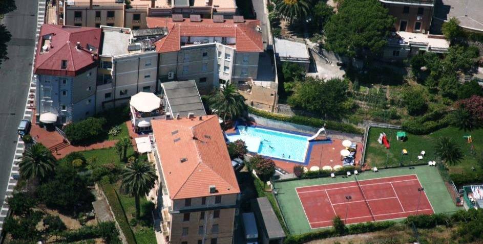 Hotel Riviera 3 Stelle Con Piscina Estiva E Campo Tennis Gratuiti E Garage A Pagamento Spotorno Esterno foto